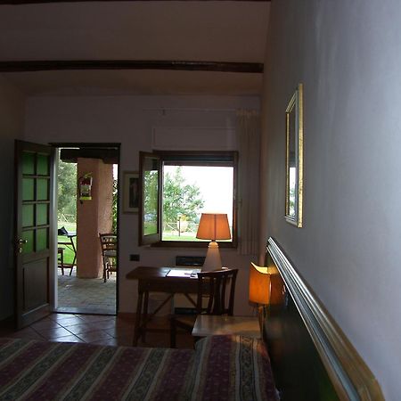 Gasthaus Il Poggio Dei Pettirossi Bevagna Exterior foto