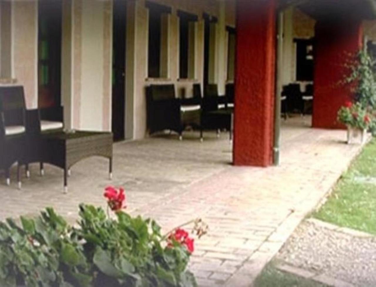 Gasthaus Il Poggio Dei Pettirossi Bevagna Exterior foto