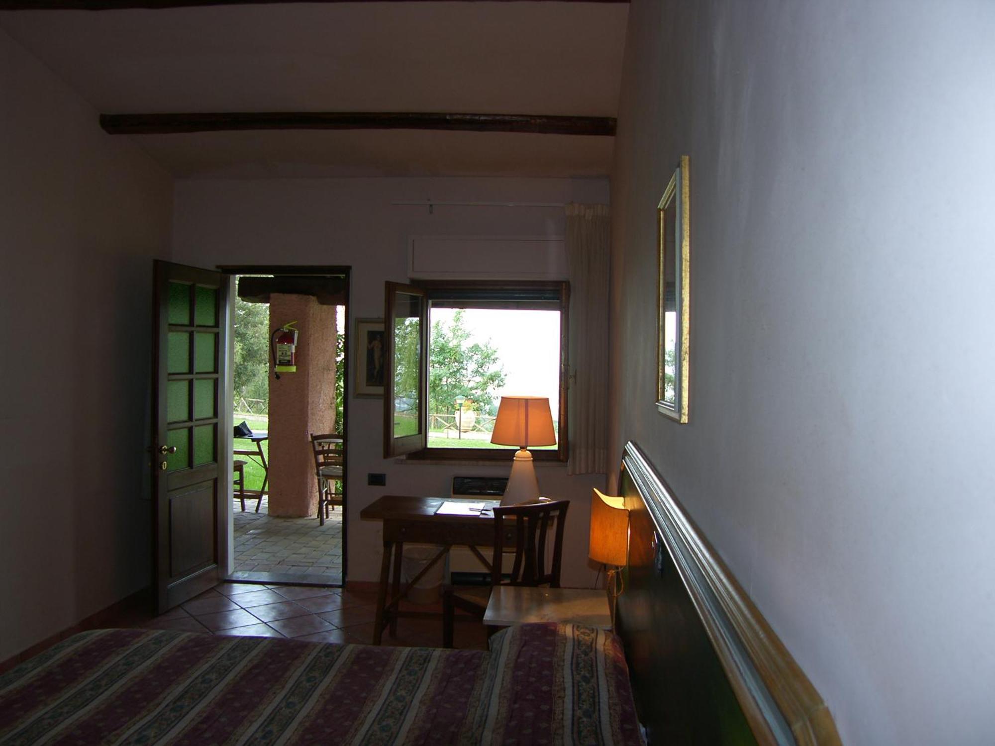 Gasthaus Il Poggio Dei Pettirossi Bevagna Exterior foto