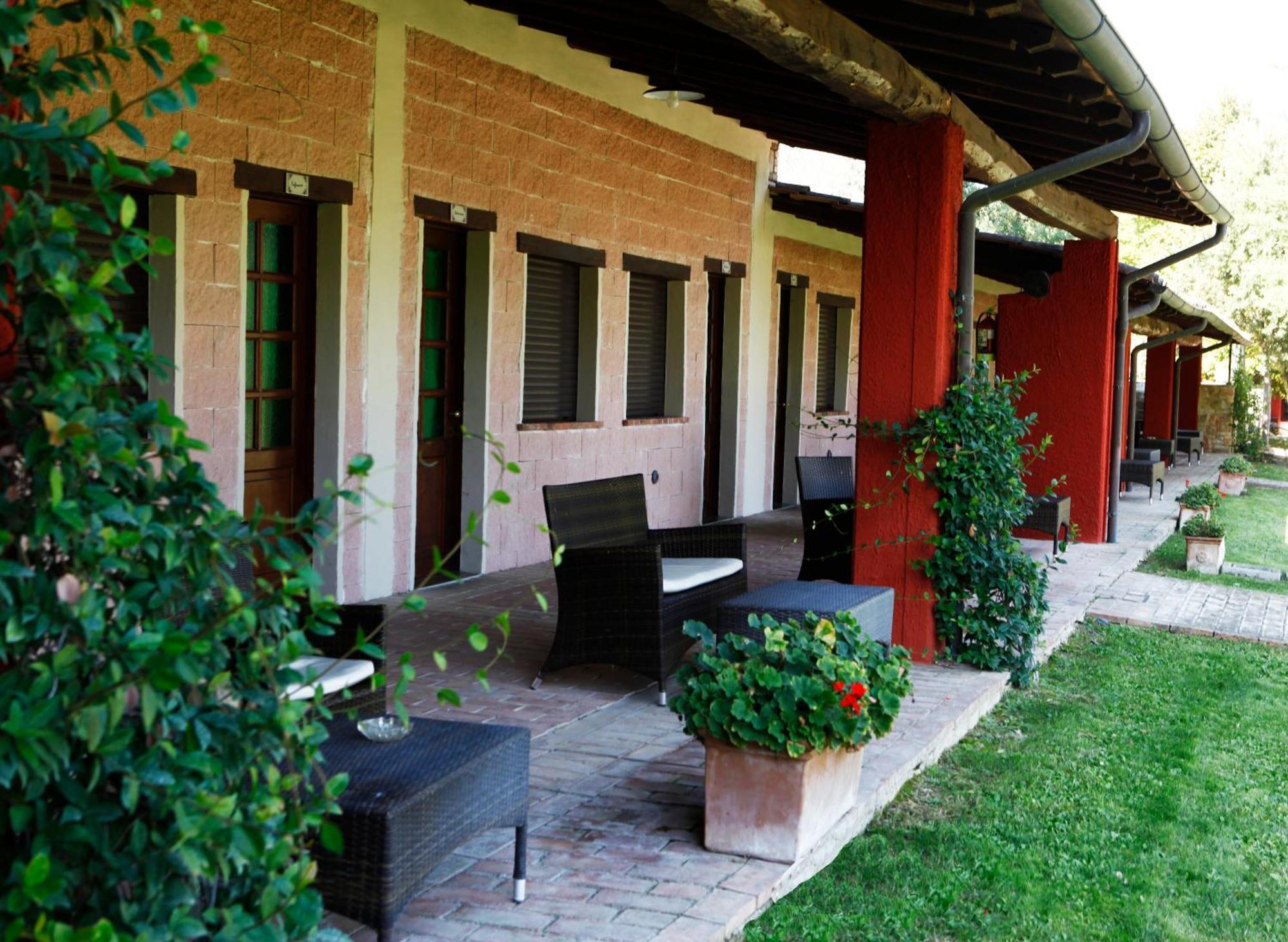 Gasthaus Il Poggio Dei Pettirossi Bevagna Exterior foto