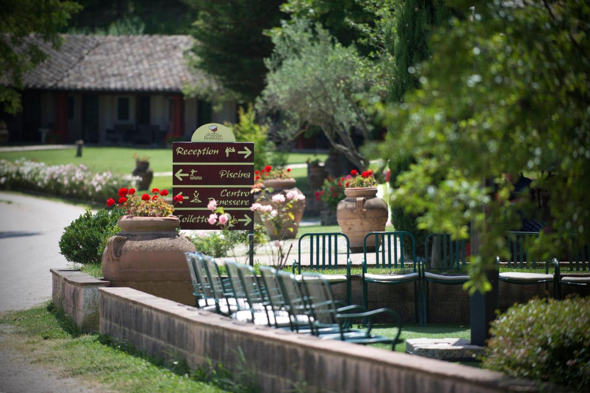 Gasthaus Il Poggio Dei Pettirossi Bevagna Exterior foto